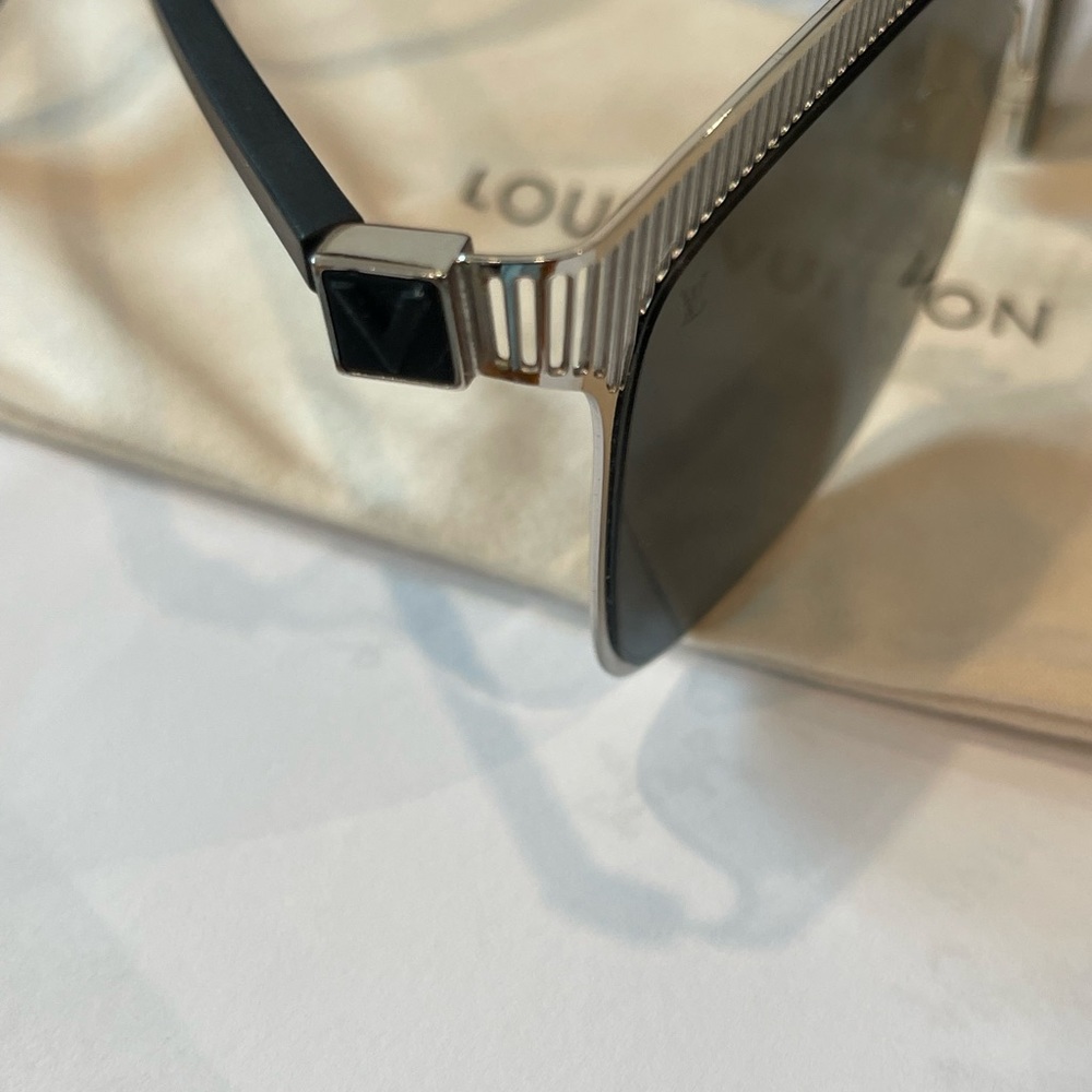 Louis Vuitton Explorer Silver Black Sunglasses - … - image 5